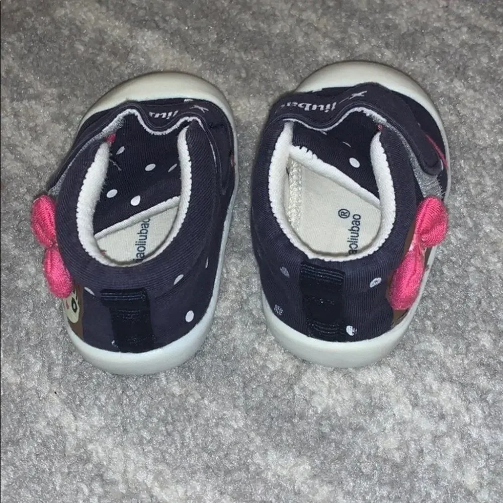 Infant strap close shoes girl with bow polka dot 3/4